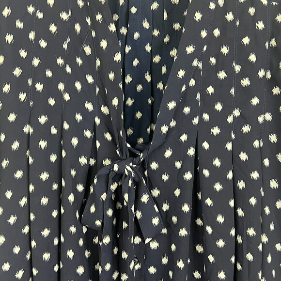 Roaman's Women's 18W Blue Polka Dot Tie Front Flutter Sleeve Blouse - Picture 3 of 7